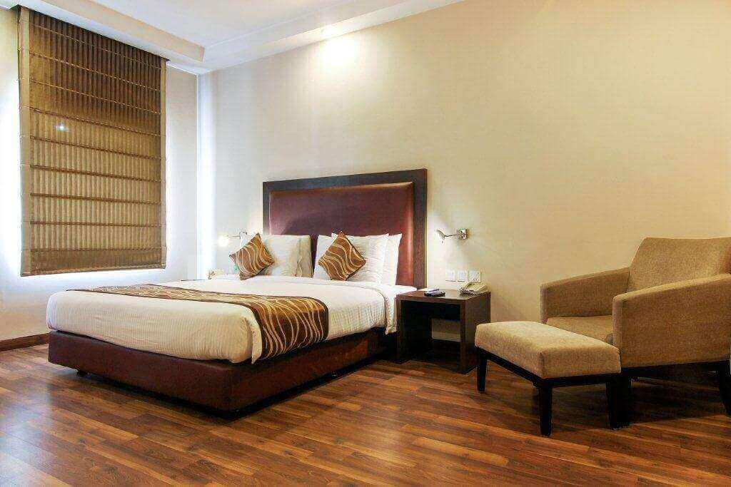 Best deluxe room in Faridabad